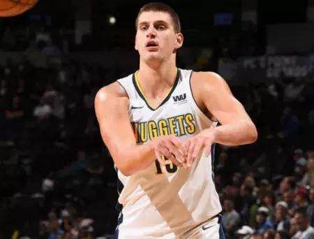 的原因引发 的原因引发