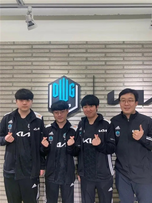 轻球员寻求 轻球员寻求